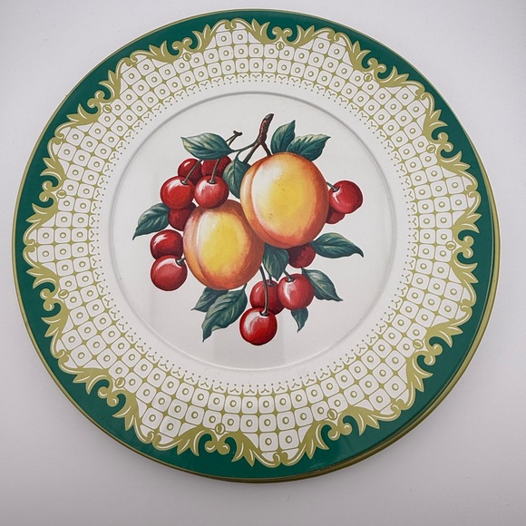 Vintage Metal Hanging Plates, Tin Plate, Collector Plate, Fruit Plates, Set of 4 - Picture 3 of 6